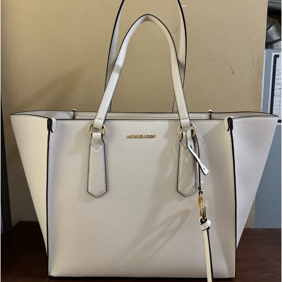 Michael Kors Handbags - Michael Kors purse
